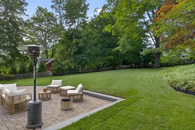 118 Benvenue St, Wellesley, MA 02482 - Photo 35