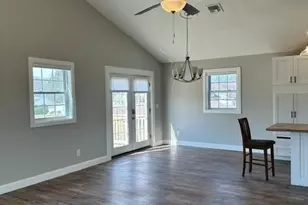 18 Maplewood Ave, Chicopee, MA 01013 - Photo 5