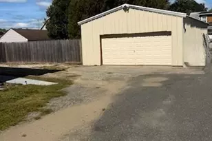 18 Maplewood Ave, Chicopee, MA 01013 - Photo 3