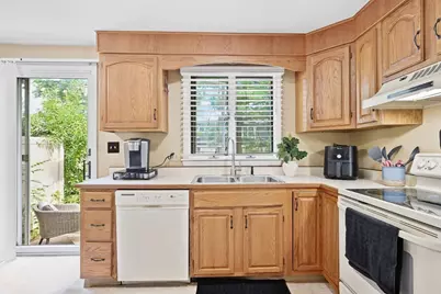 7 Mansion Woods Dr #b, Agawam, MA 01001 - Photo 11