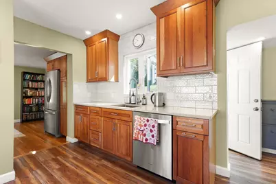 21 Charles St, Woburn, MA 01801 - Photo 9