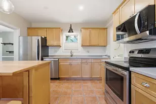 10 Eaton St, Reading, MA 01867 - Photo 11