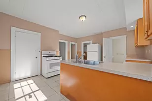 27 Highland St, Woburn, MA 01801 - Photo 9