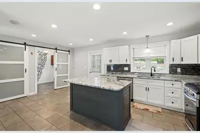 24 Porter St #1, Springfield, MA 01104 - Photo 3