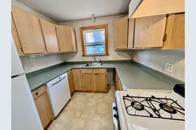 64-66 Lyons Street, Springfield, MA 01151 - Photo 3