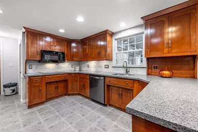 2 Rosemary Ave, Wakefield, MA 01880 - Photo 9