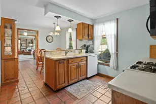 9 Labrie Ln, Holyoke, MA 01040 - Photo 11
