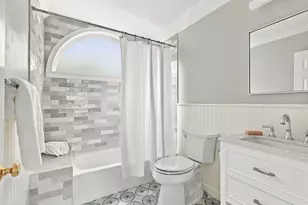 17 Frost St, Cambridge, MA 02140 - Photo 27