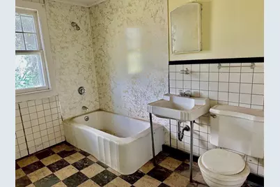 31 Fair St, Northampton, MA 01060 - Photo 13