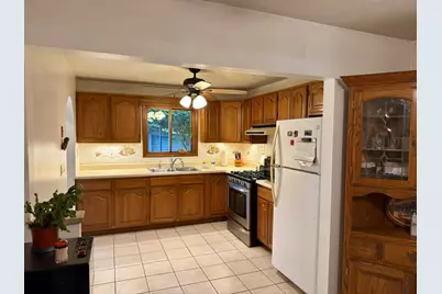 285 Huttleston Ave, Fairhaven, MA 02719 - Photo 5