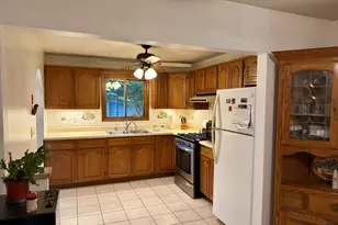 285 Huttleston Ave, Fairhaven, MA 02719 - Photo 5