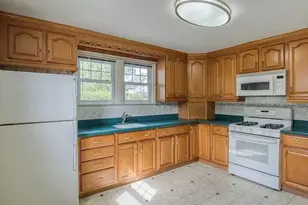 223 East St, Springfield, MA 01104 - Photo 3