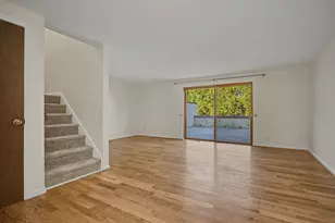 16 Bedford Ct, Amherst, MA 01002 - Photo 7