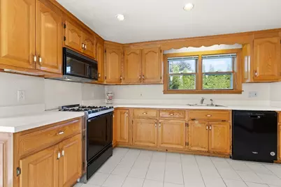 16 Suffolk Street, Medford, MA 02155 - Photo 15