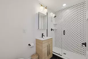 54 Bloomfield St, Boston, MA 02124 - Photo 15