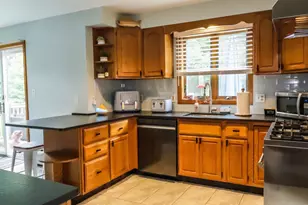 37 Rhode Island Ave, Dartmouth, MA 02747 - Photo 5