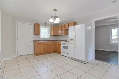 147- 1/2 Oak St, Clinton, MA 01510 - Photo 5