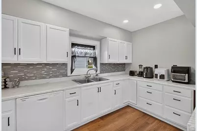 31 Johnson St, Leominster, MA 01453 - Photo 7