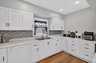 31 Johnson St, Leominster, MA 01453 - Photo 7