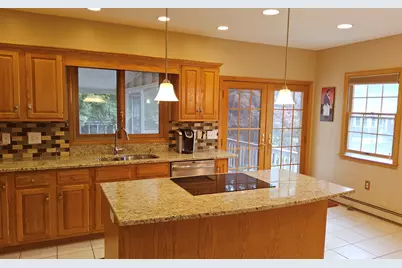 63 Pleasant St, Rockland, MA 02370 - Photo 9