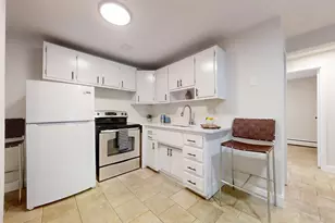109 Warren St, Watertown, MA 02472 - Photo 5