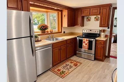 36 Oakland Dr, Auburn, MA 01501 - Photo 3