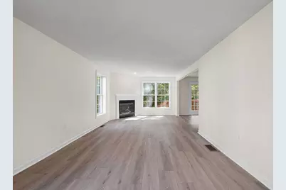 118 Barbara Ln #118, Hudson, NH 03051 - Photo 3