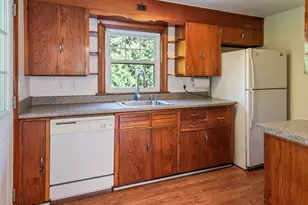 5 Briggs St, Northbridge, MA 01588 - Photo 11