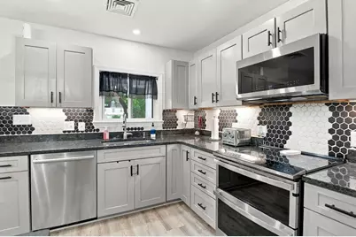 11 Coleman Street, Peabody, MA 01960 - Photo 9