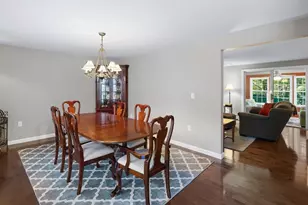 14 Oak Cir, Holden, MA 01520 - Photo 5