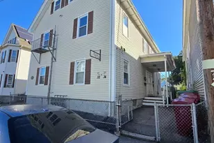 32 Agawam St, Lowell, MA 01852 - Photo 11