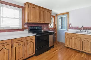 63 Rockridge Rd, Waltham, MA 02453 - Photo 9