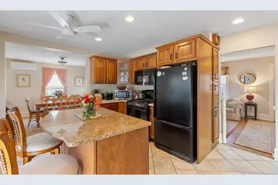 37 Hartz St, Gloucester, MA 01930 - Photo 11