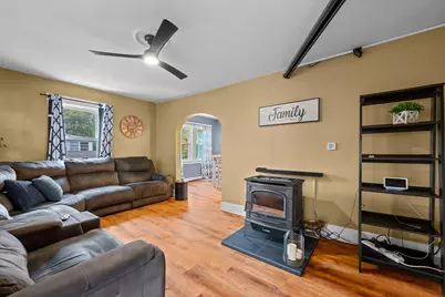 16 Field St, Auburn, MA 01501 - Photo 5