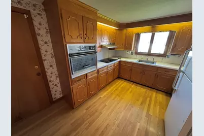 50 Van Horn St, Chicopee, MA 01013 - Photo 5