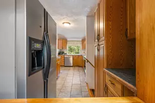 609 Oxford St S, Auburn, MA 01501 - Photo 9