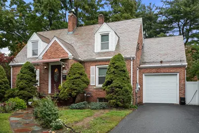 43 Winsor St, Ludlow, MA 01056 - Photo 3