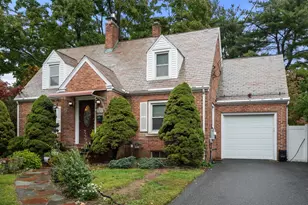 43 Winsor St, Ludlow, MA 01056 - Photo 3