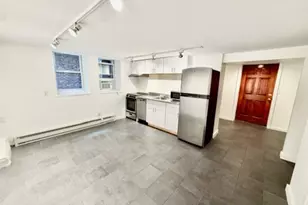 7 Thacher Ct, Boston, MA 02113 - Photo 1