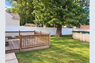 142 Morton St, West Springfield, MA 01089 - Photo 15