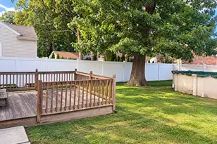 142 Morton St, West Springfield, MA 01089 - Photo 15