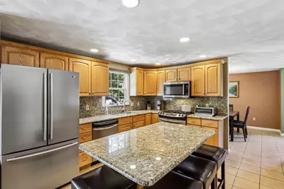 28 Hampden Ave, Burlington, MA 01803 - Photo 5
