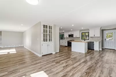 681 Center St, Ludlow, MA 01056 - Photo 3