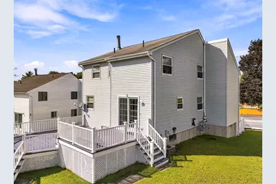 102 Sunderland Rd, Worcester, MA 01604 - Photo 33