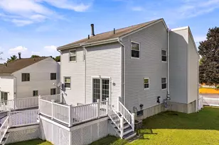 102 Sunderland Rd, Worcester, MA 01604 - Photo 33