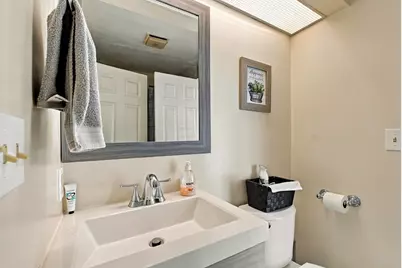 102 Sunderland Rd, Worcester, MA 01604 - Photo 17