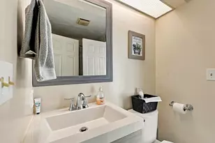 102 Sunderland Rd, Worcester, MA 01604 - Photo 17