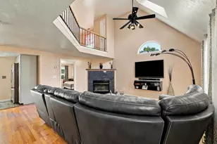 102 Sunderland Rd, Worcester, MA 01604 - Photo 5