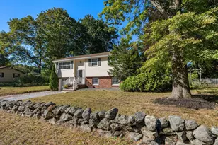 8 Yale St, Groveland, MA 01834 - Photo 3