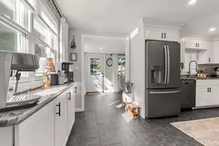 8 Yale St, Groveland, MA 01834 - Photo 9